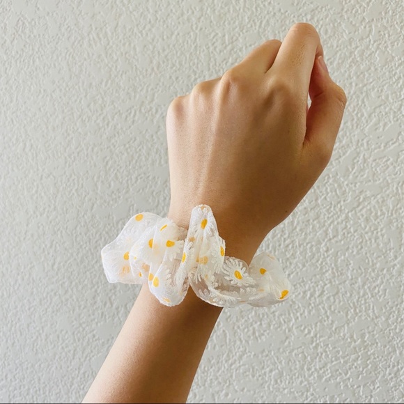 💕LAST ONE Daisy floral Embroidery  hair tie - Picture 3 of 8